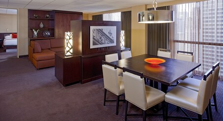 Hyatt Regency Chicago - Image 78