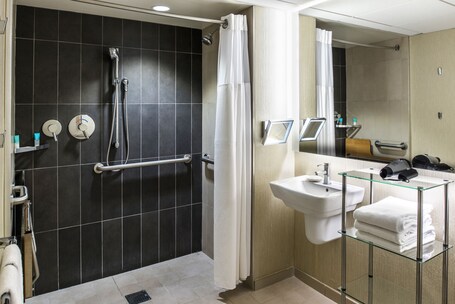 Hyatt Regency Chicago - Image 26