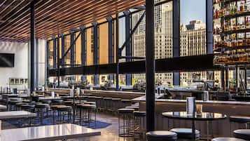 2 bars/lounges