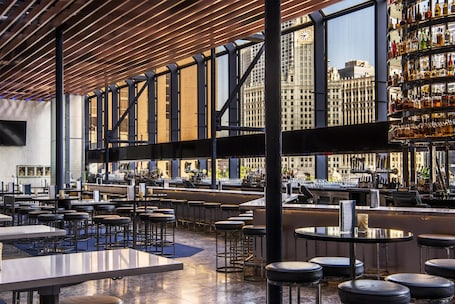 2 bars/lounges. Hyatt Regency Chicago