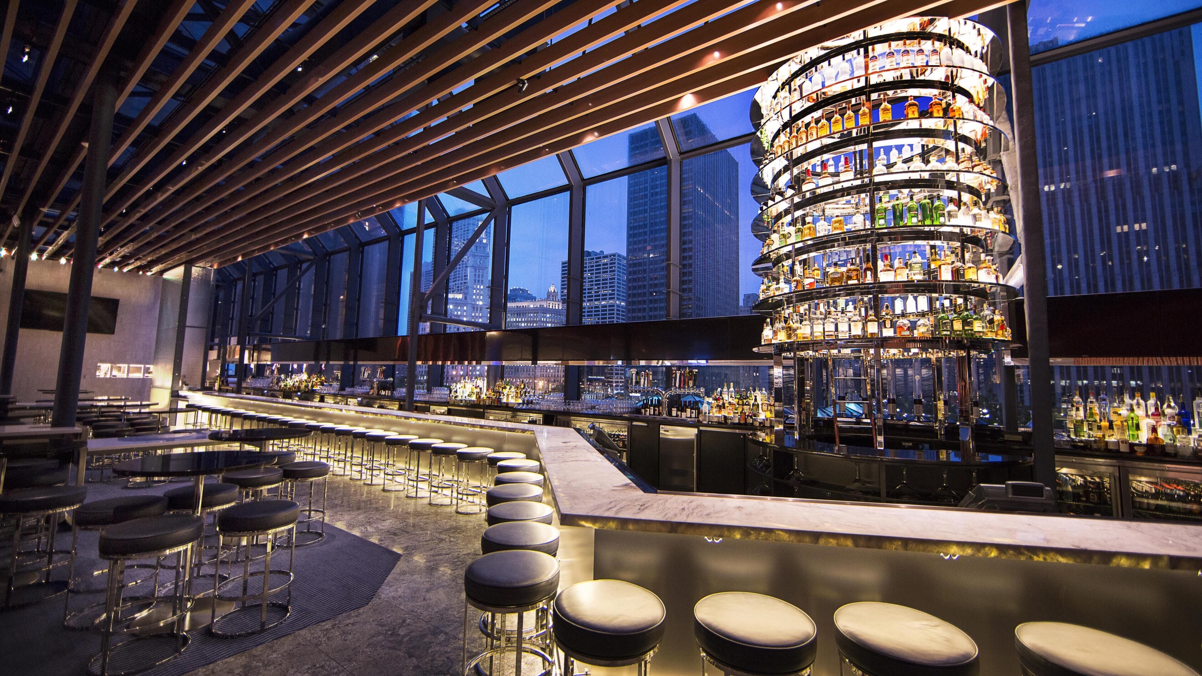 2 bars/lounges