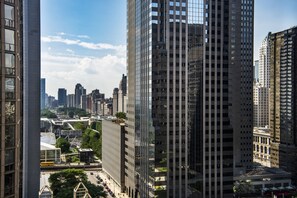 Chambre, 2 grands lits, accessible aux personnes à mobilité réduite, baignoire (City View) | Vue de la chambre