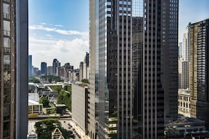 Chambre, 2 grands lits, accessible aux personnes à mobilité réduite, baignoire (City View) | Vue de la chambre