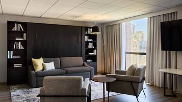 Deluxe Suite (Millennium Suite) | Premium bedding, pillowtop beds, in-room safe, desk