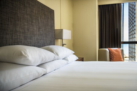 Hyatt Regency Chicago - Image 76