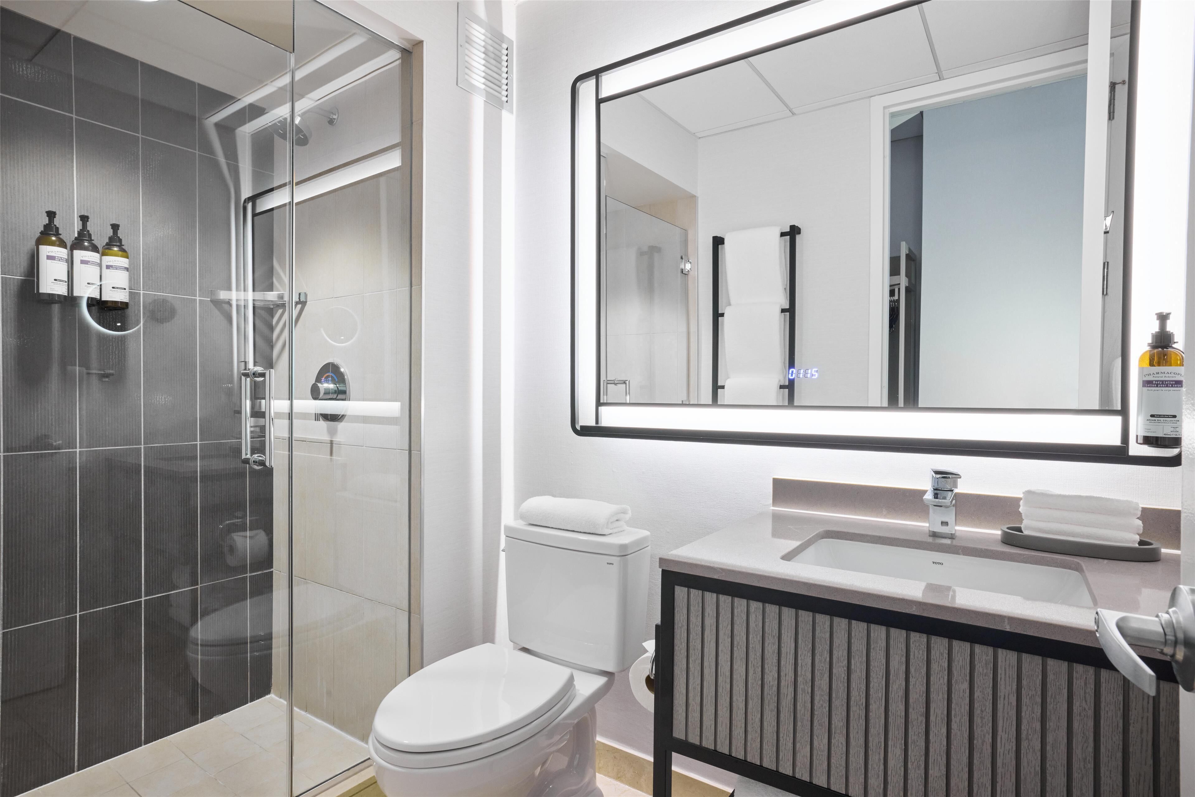 华丽套房 (Millennium Suite) | 浴室 | 名牌洗护用品、吹风机、毛巾