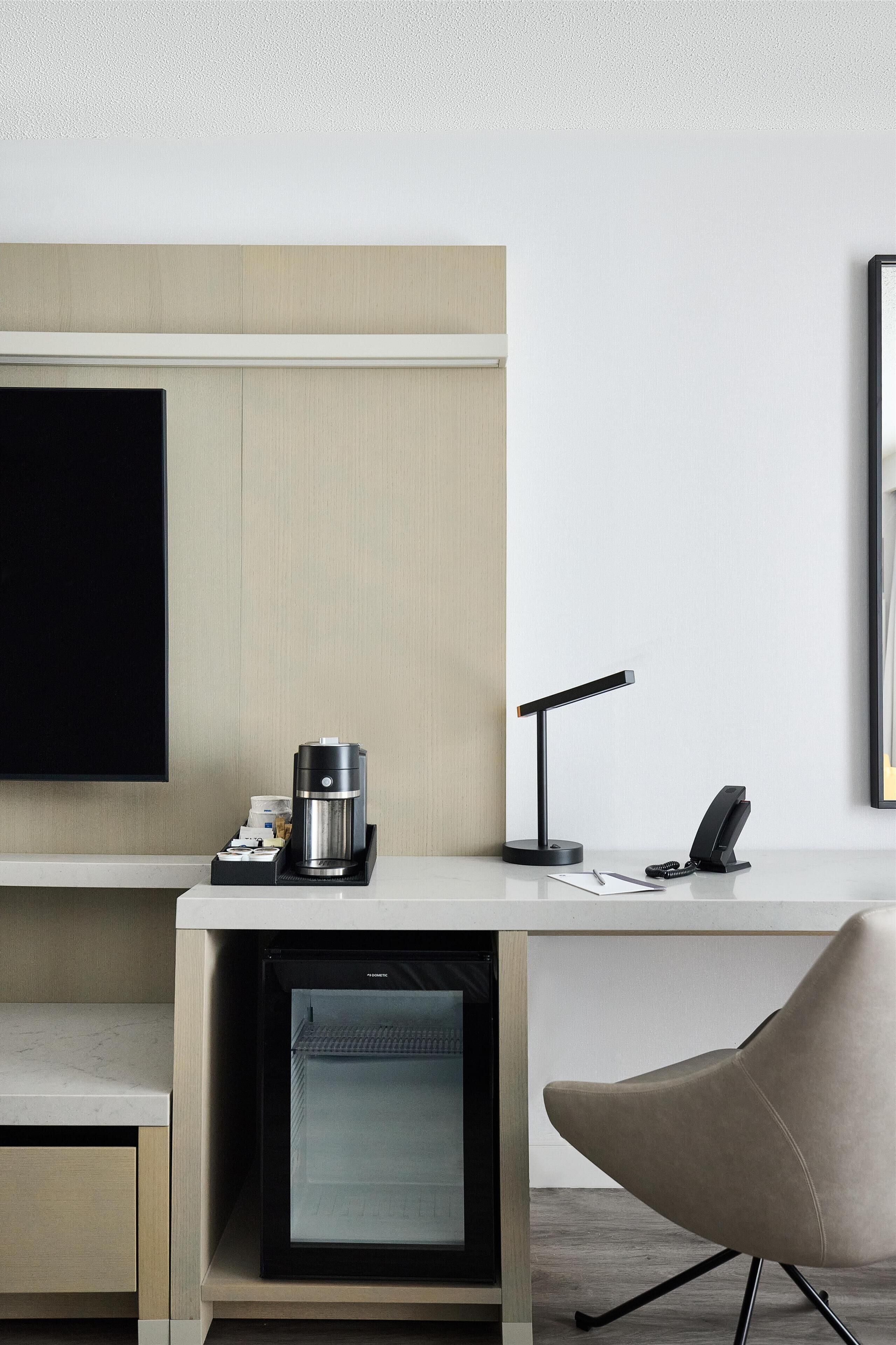 高級寢具、舒適加層、客房內保險箱、書桌