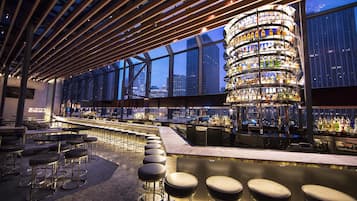 2 bares o lounges