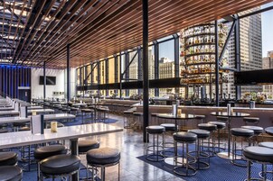 2 bars/lounges
