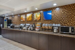 Free daily buffet breakfast - Comfort Inn Cincinnati Northeast (Cincinnati)