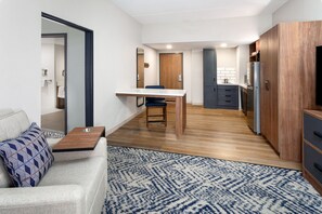 Room, 1 Queen Bed, Roll-in Shower (Communications, Roll-In Shower)