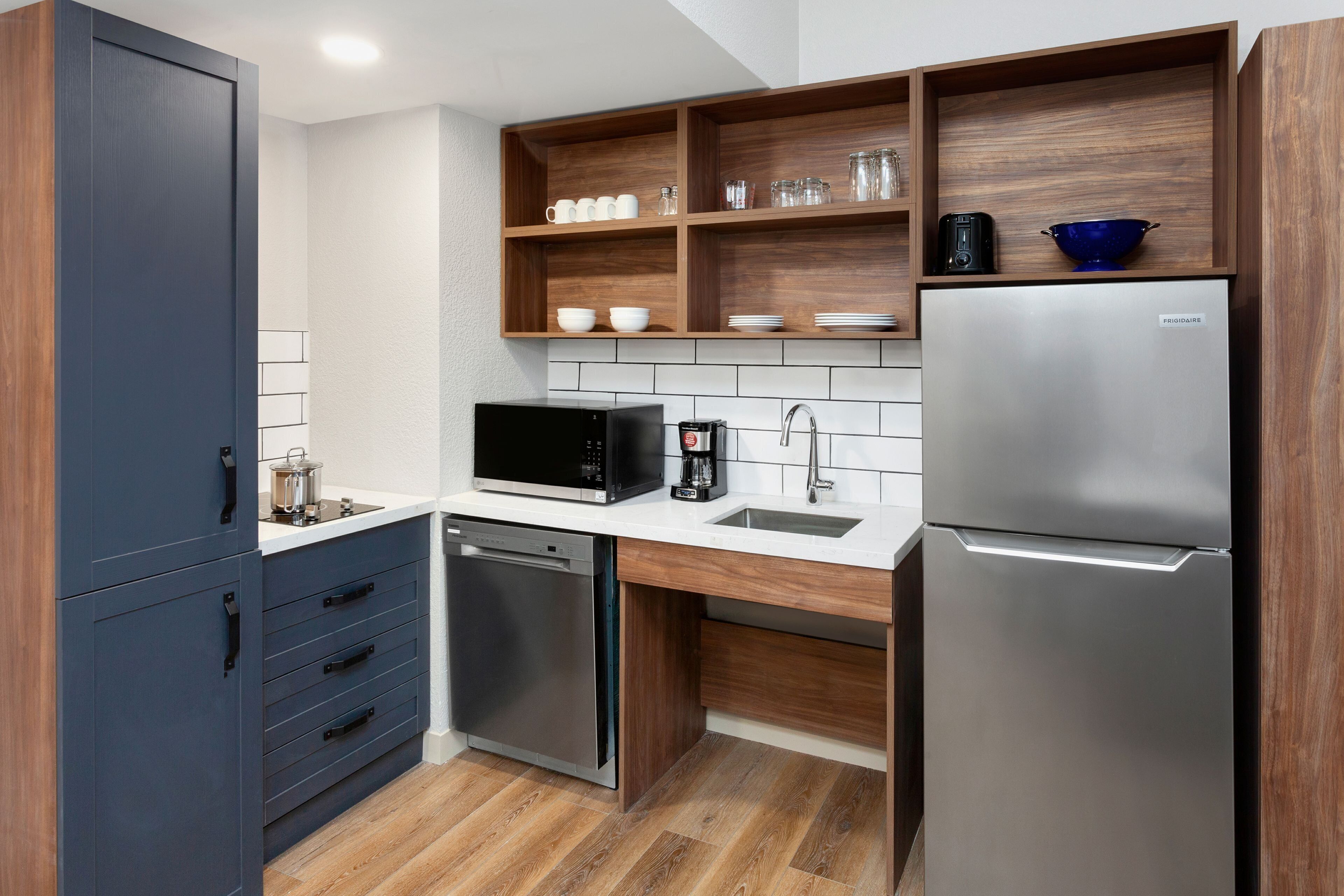 Premium bedding, down comforters, in-room safe, desk