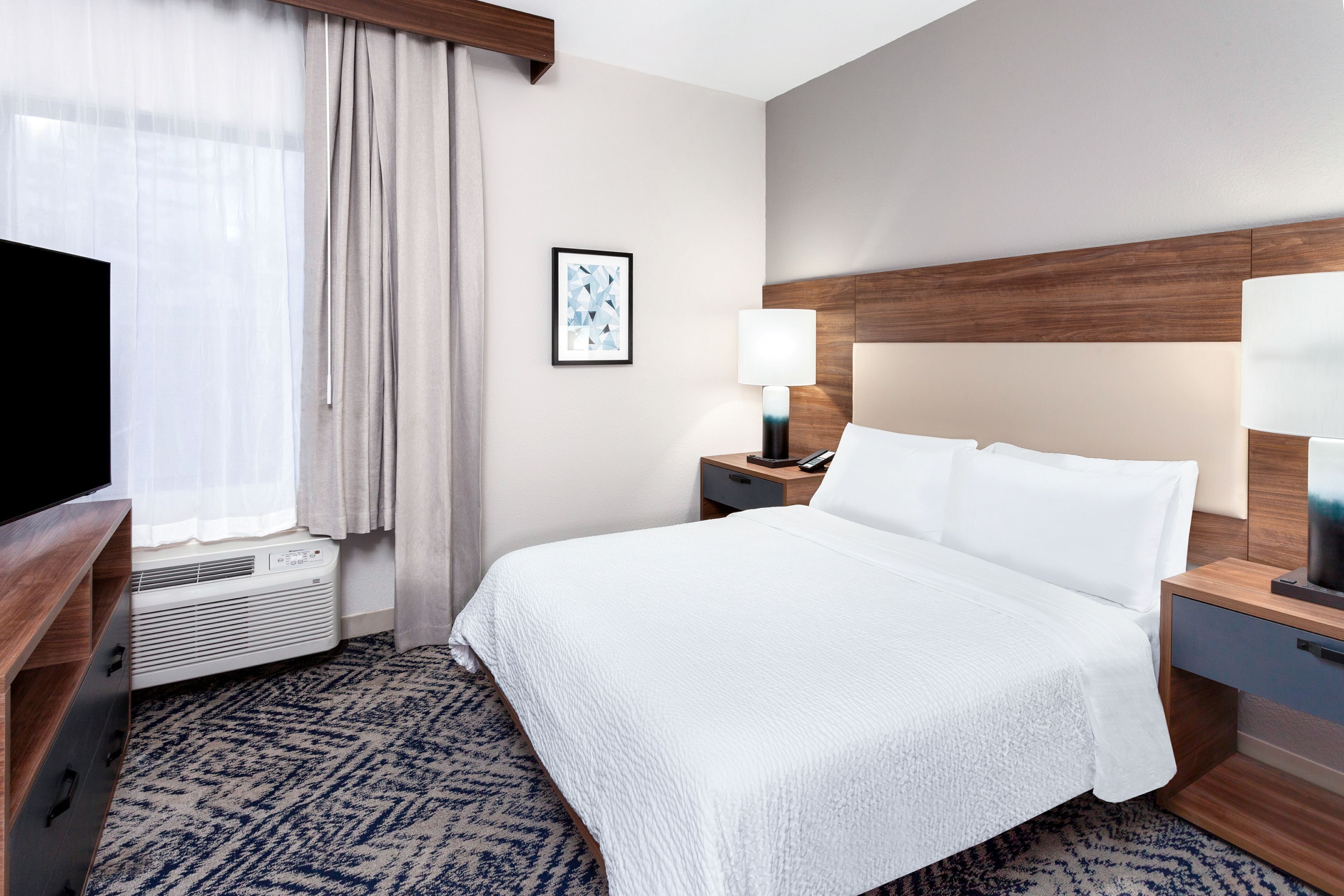 Literie de qualité, couette en duvet, coffre-fort, bureau