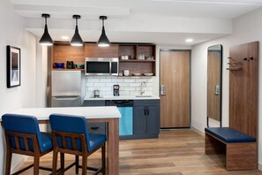 Suite, 1 King Bed
