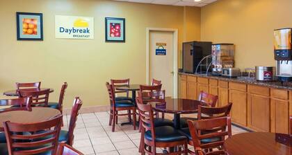 Days Inn by Wyndham Lafayette/University