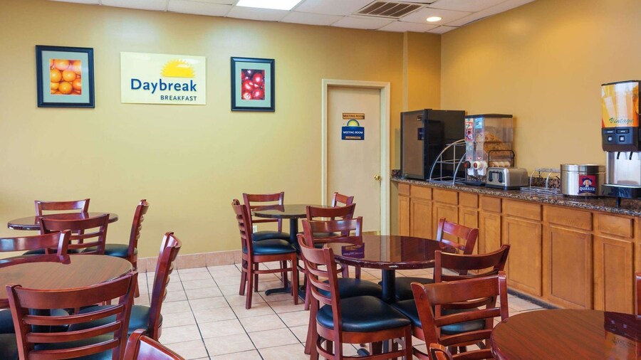 Days Inn by Wyndham Lafayette/University