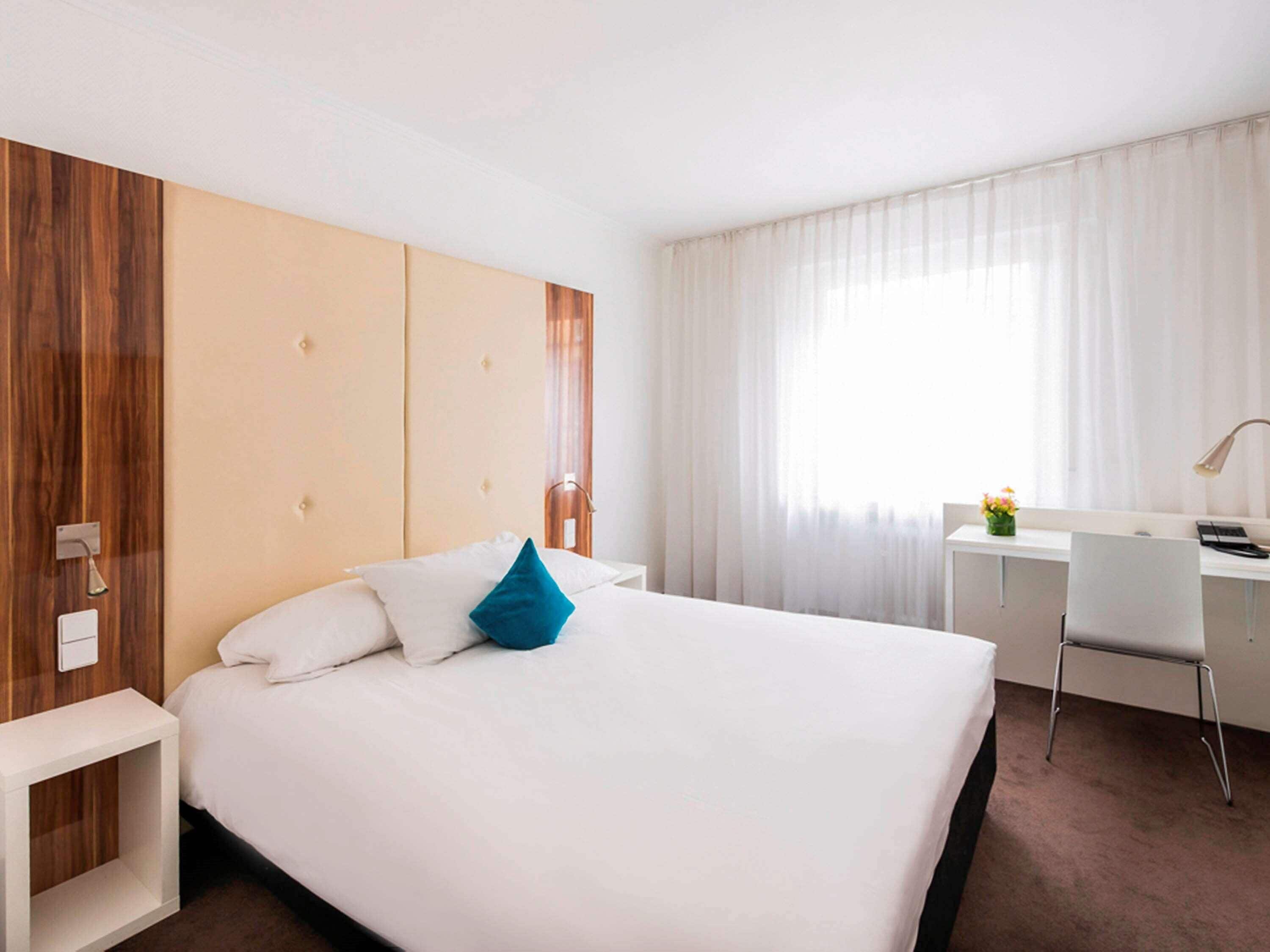 Coffres-forts dans les chambres, bureau, Wi-Fi gratuit, draps fournis
