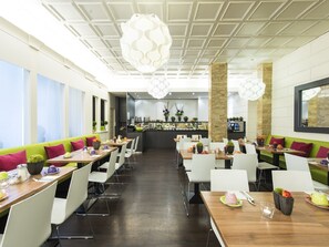 Desayuno buffet todos los días (con cargo) 