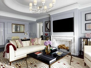 Flat-screen TV, pay films - The Langham, Hong Kong (Kowloon)