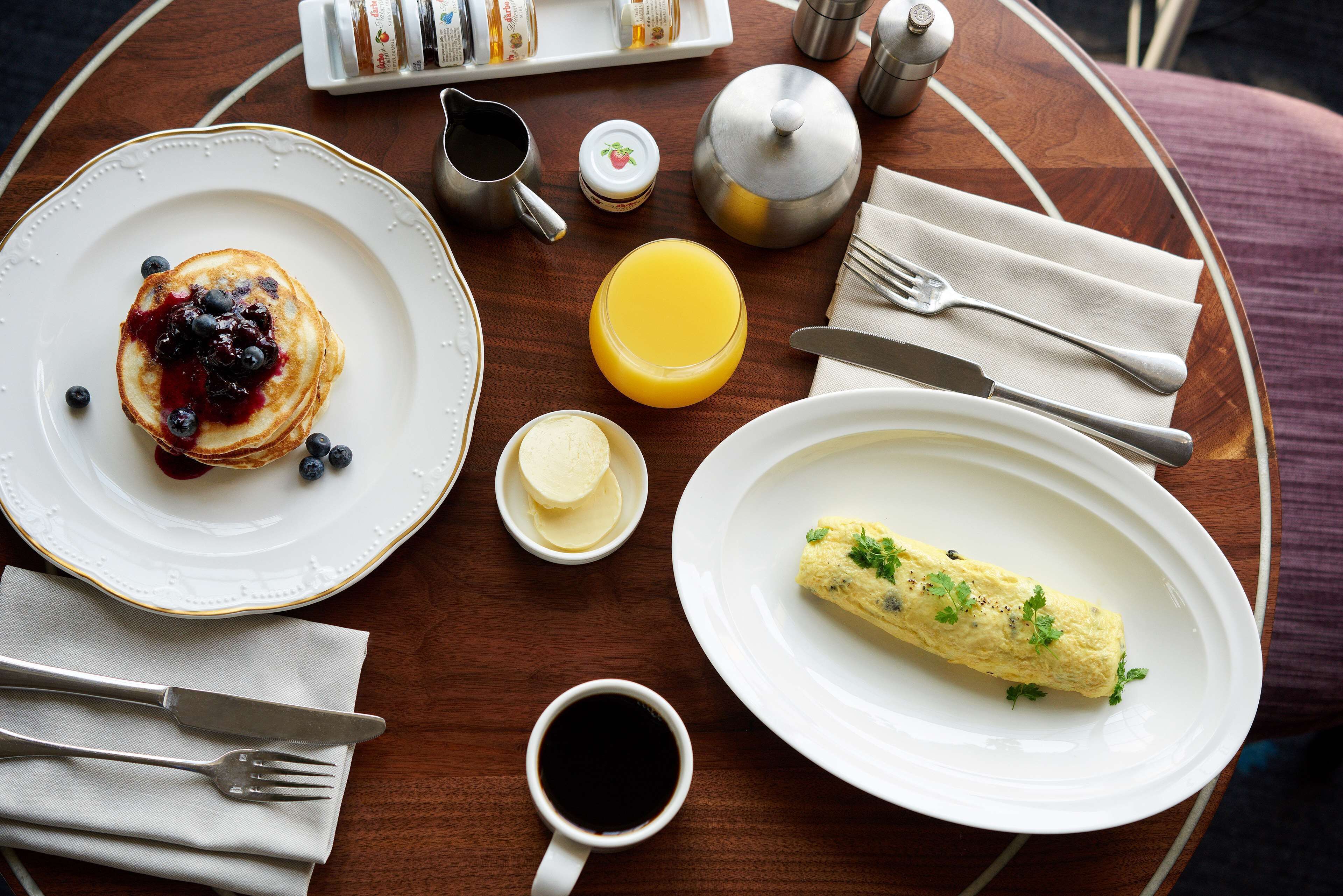 Déjeuner complet (42 USD par personne)