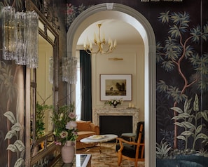 Suite (Arts Suite) | Premium bedding, pillowtop beds, minibar, in-room safe