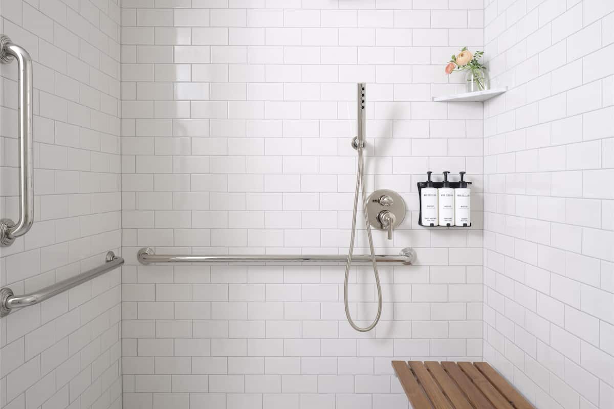 Room, 1 King Bed, Roll-in Shower, City View | Bathroom