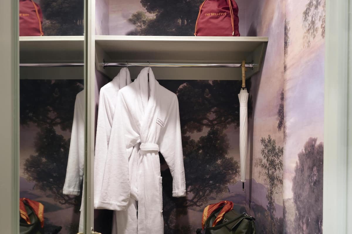 Premium bedding, pillowtop beds, minibar, in-room safe