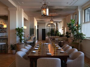 Der serveres morgenmad, frokost og aftensmad