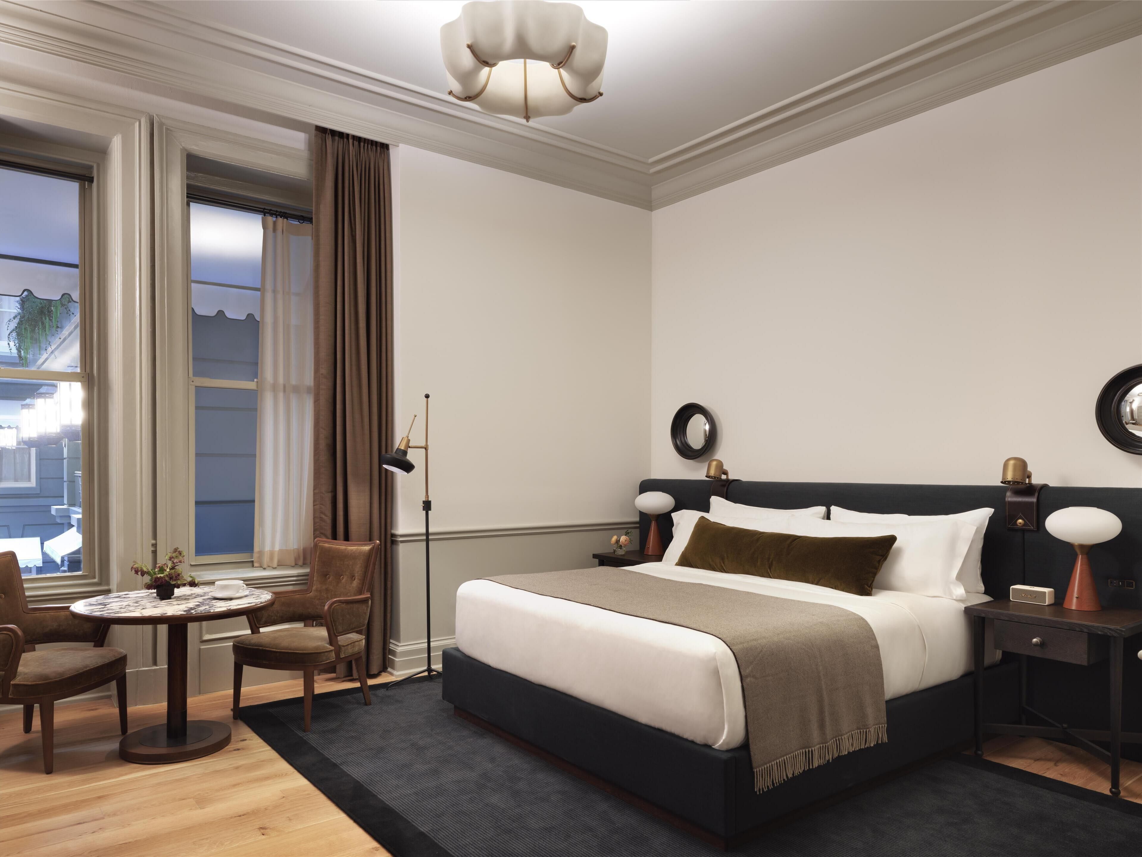 Room, 1 King Bed, Courtyard View | Premium bedding, pillow-top beds, minibar, in-room safe