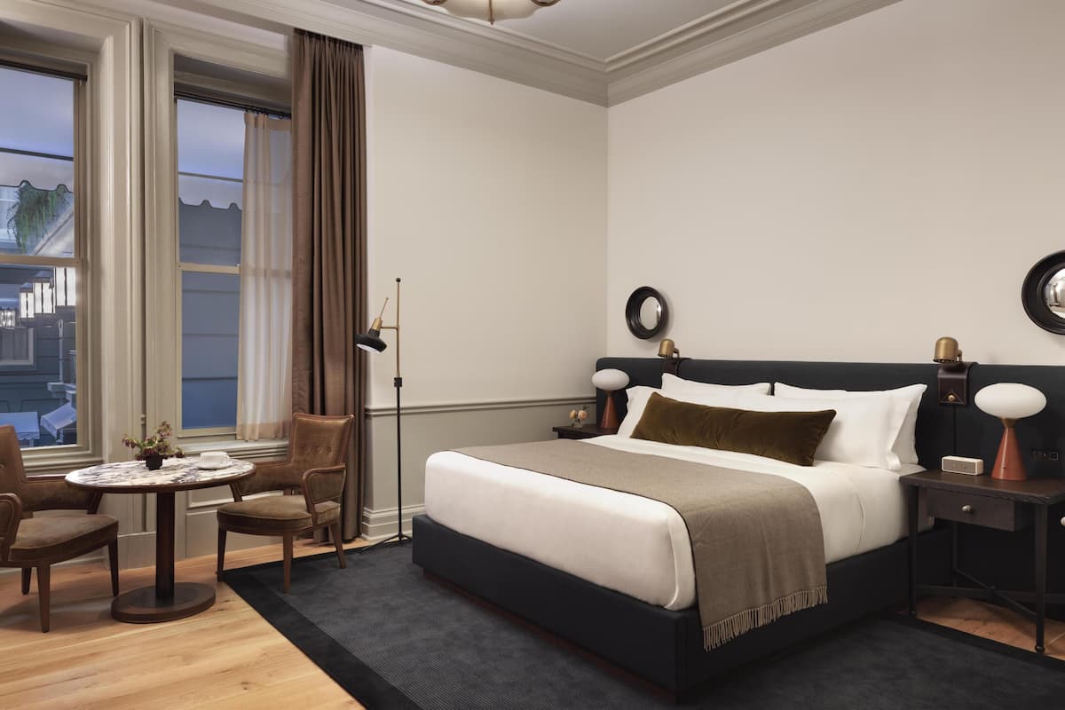 Room, 1 King Bed, Courtyard View