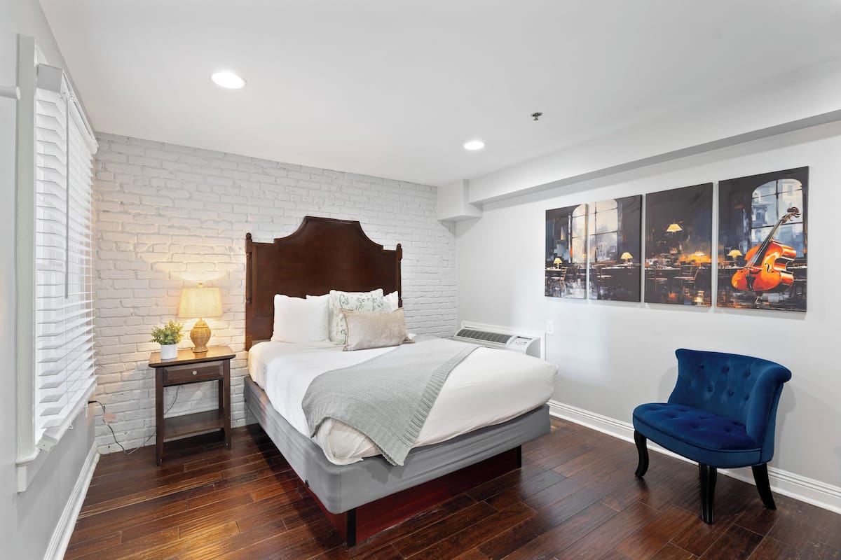Comfort Room, 1 Queen Bed, Non Smoking