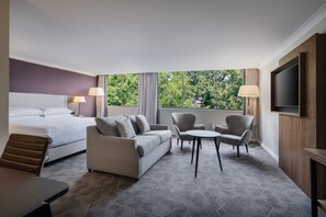 Signature Suite, 1 Double Bed, Non Smoking | Egyptian cotton sheets, premium bedding, in-room safe, desk