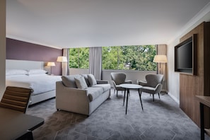 Signature Suite, 1 Double Bed | Egyptian cotton sheets, premium bedding, in-room safe, desk