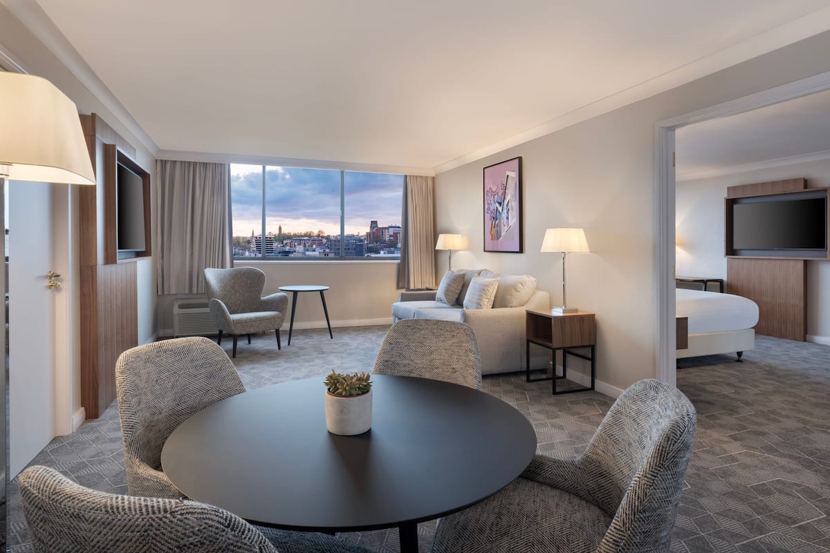 Suite, 1 Bedroom, Non Smoking | Living room | 49-inch LED TV with satellite channels, Smart TV