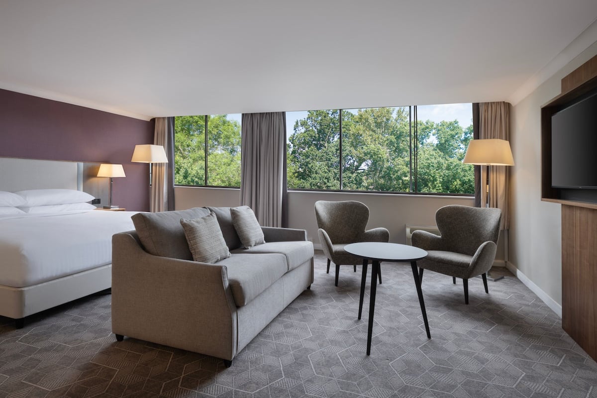 Signature Suite, 1 Double Bed | Egyptian cotton sheets, premium bedding, in-room safe, desk
