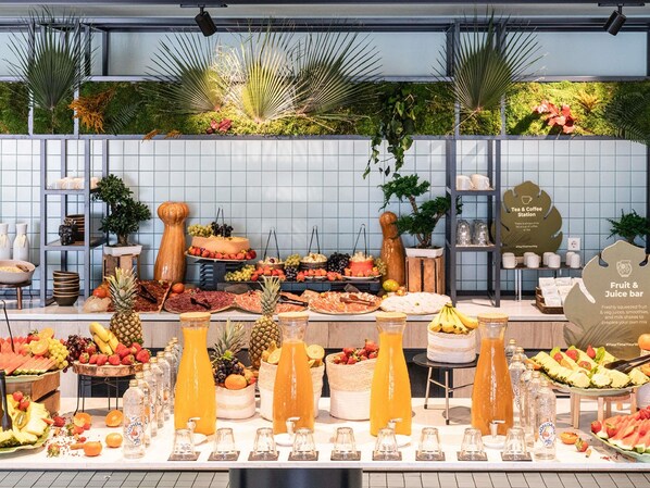 Daily buffet breakfast (EUR 21.50 per person) - Hotel Pullman Madrid Airport & Feria (Madrid)