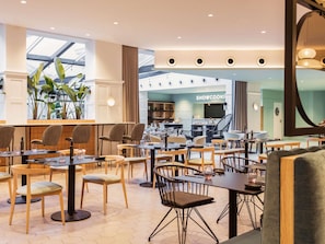 Breakfast, lunch, dinner served; Mediterranean cuisine