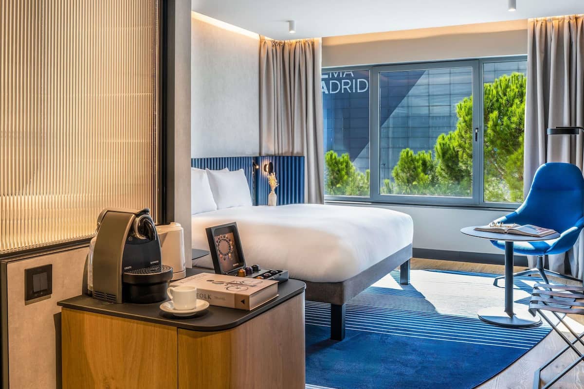 Executive Room, 1 Queen Bed with Sofa bed