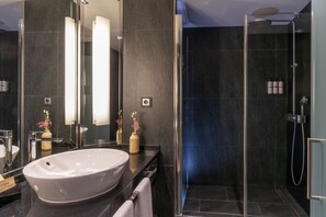 Ympäristöystävälliset hygieniatuotteet, hiustenkuivaaja, kylpytakit