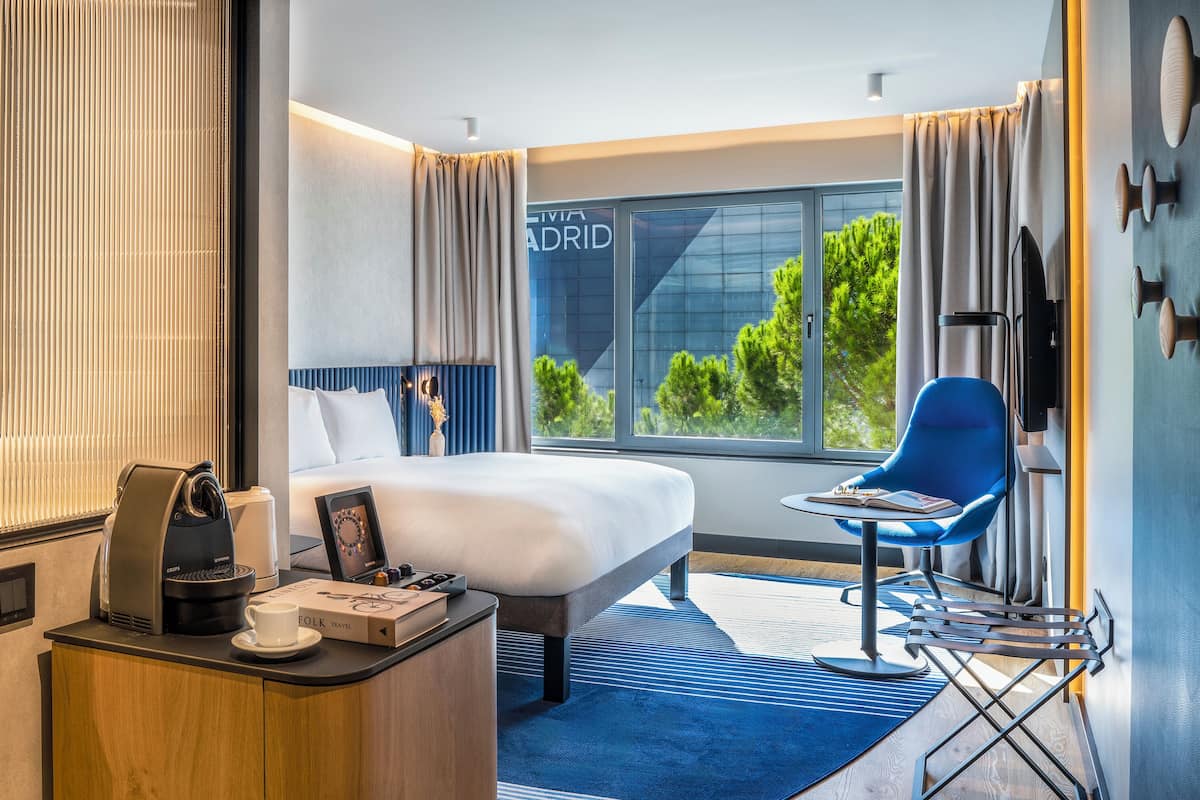 Kamar Eksekutif, 1 Tempat Tidur Queen dengan tempat tidur Sofa | Seprai premium, minibar, brankas, dan meja kerja