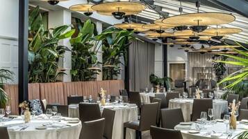 Breakfast, lunch, dinner served; Mediterranean cuisine