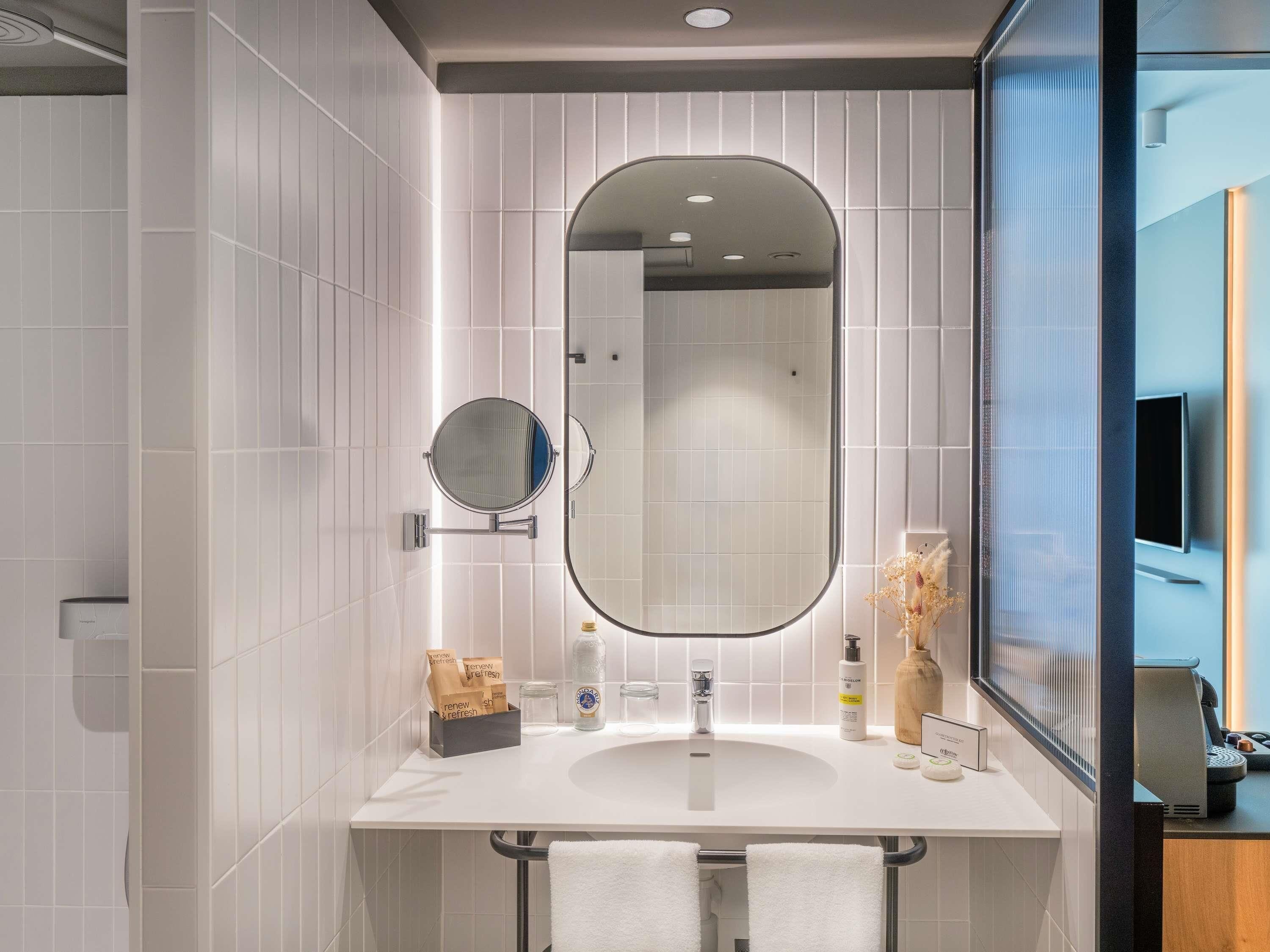 高級寢具、迷你吧、客房內保險箱、書桌