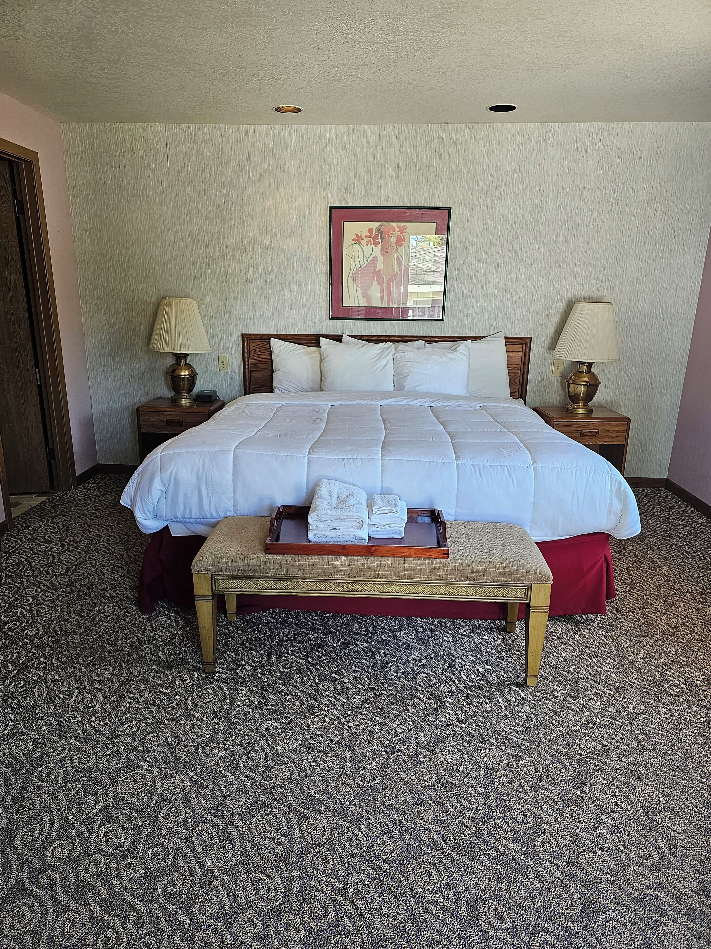 Deluxe Suite, 1 King Bed, Jetted Tub | Blackout curtains, iron/ironing board, free WiFi, bed sheets