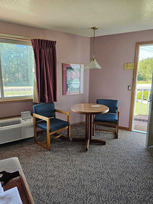 Deluxe Suite, 1 King Bed, Jetted Tub | Blackout drapes, iron/ironing board, free WiFi, bed sheets