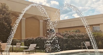 Quality Inn & Suites Conference Center Statesboro Historic District