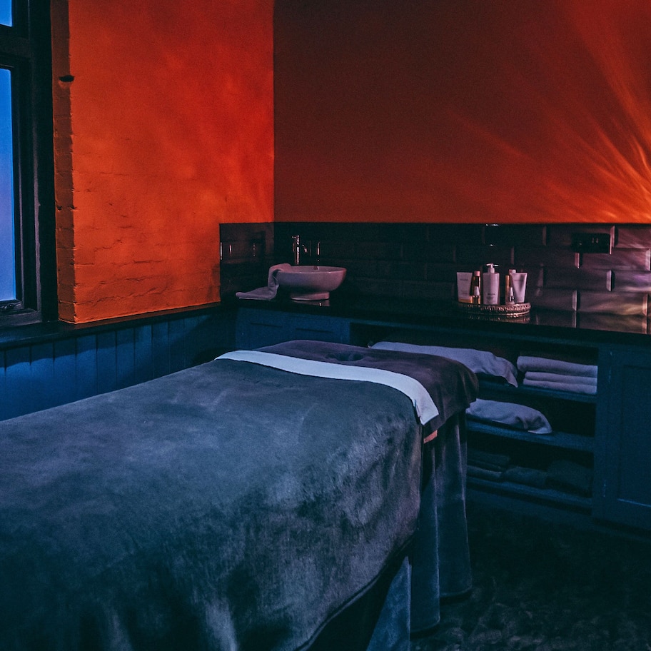 Couples treatment room(s), sauna, hot tub, steam room, body treatments