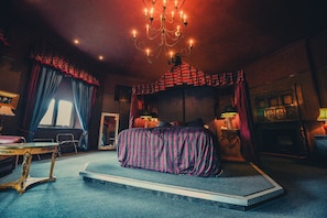 Suite Deluks, 1 Tempat Tidur King (Prince of Wales) | Seprai premium, brankas, meja kerja, dan setrika/meja setrika