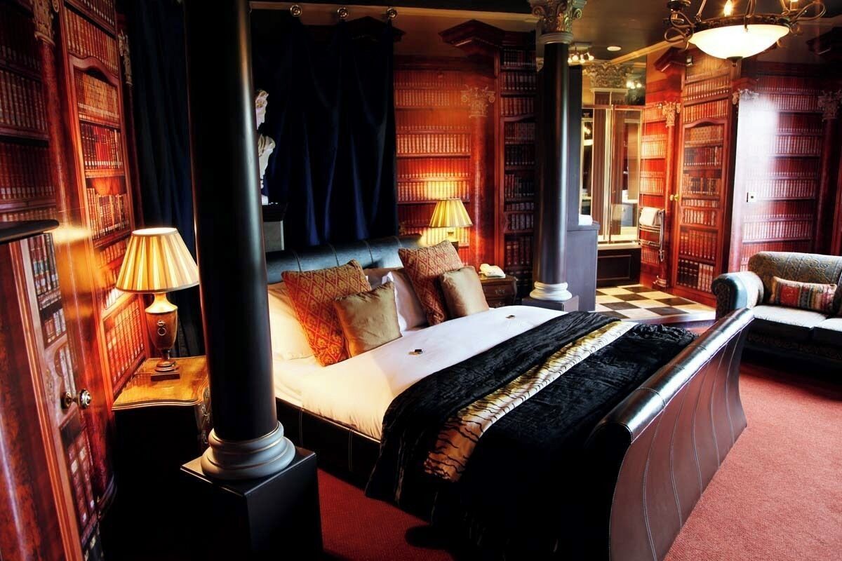 Premium bedding, in-room safe, desk, iron/ironing board