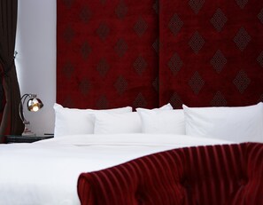 Standard Room, 1 Double Bed | Premium bedding, in-room safe, desk, iron/ironing board - Ruthin Castle Hotel (Ruthin)