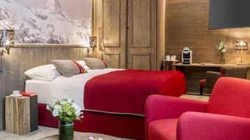 Premium bedding, pillow-top beds, minibar, in-room safe